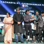 Sonu Nigam – Mika Singh shared the stage in the program organized in memory of Bharat Ratna Lata Didi