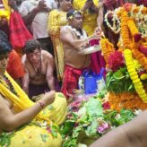 मीराश्री उर्फ मीरा श्रीवास्तव ने किया नागपंचमी के दिन बाबा बैधनाथ धाम में मंत्रोउचारण कर की पूजा अर्चना ।